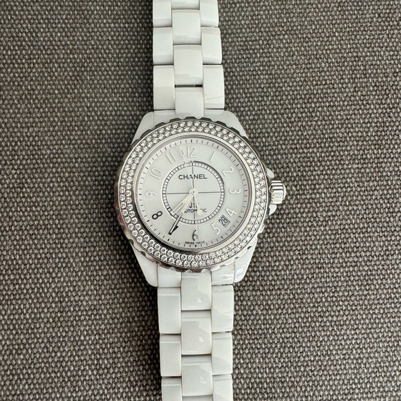 Chanel J12 ceramic and diamond watch - Picture 3 of 14